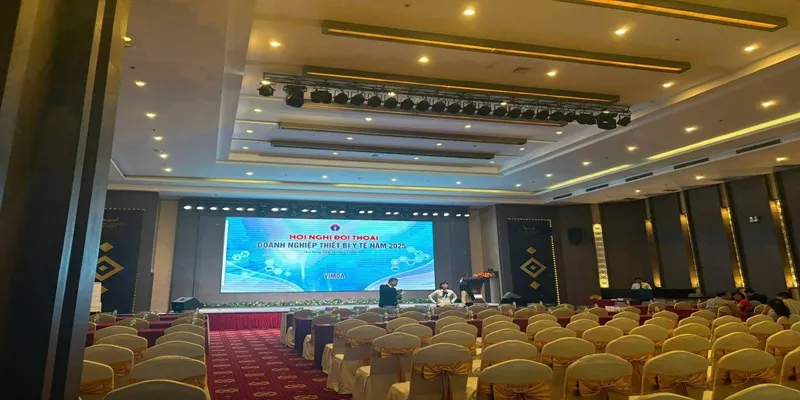 Hội nghị đối thoại doanh nghiệp thiết bị y tế tại Nha Trang là diễn đàn trao đổi trực tiếp giữa cơ quan quản lý và doanh nghiệp nhằm tháo gỡ vướng mắc trong lĩnh vực y tế.